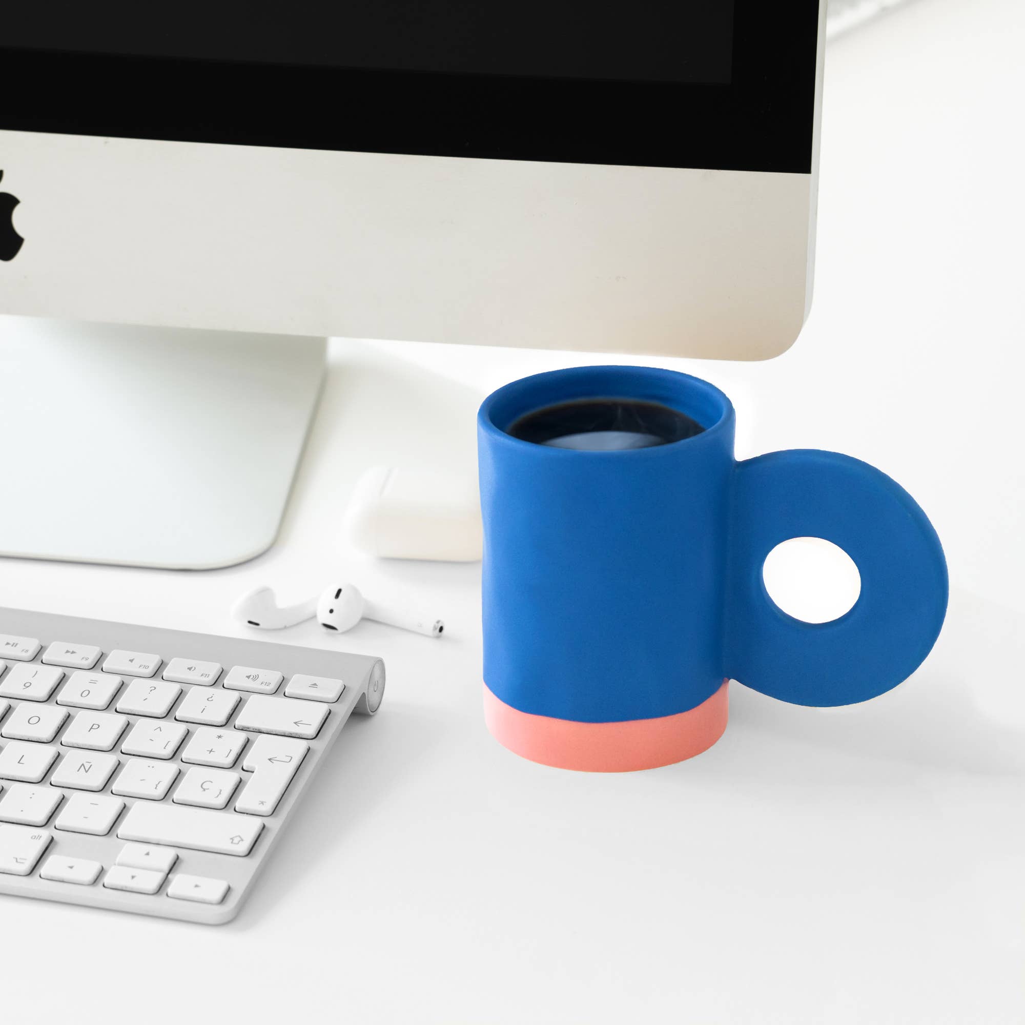 Blaue Tasse „Circle“ (ab Mitte Nov)