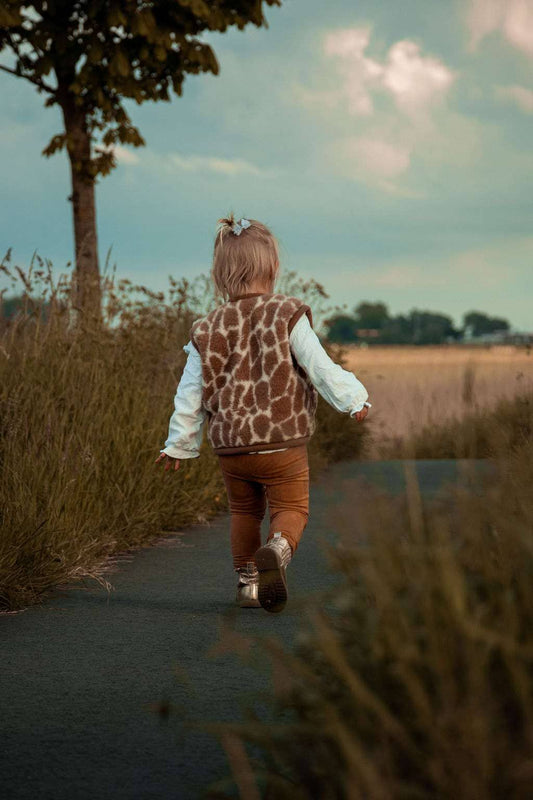 Wollweste Kind, Giraffe