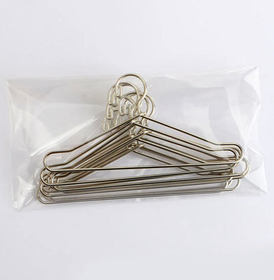 3 Kleiderbügel aus Metall für Puppen