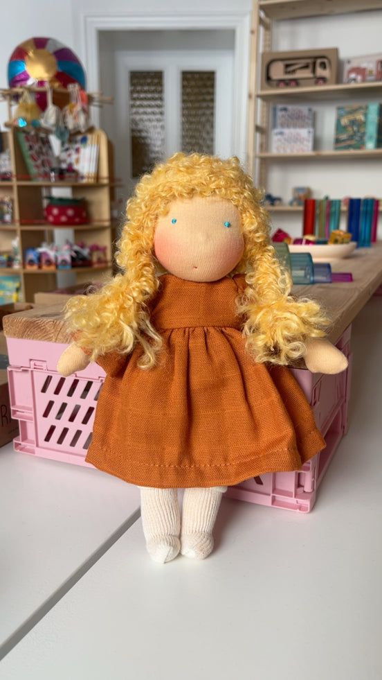 Stoffpuppe Lisa inspiriert nach Waldorf, 25 cm