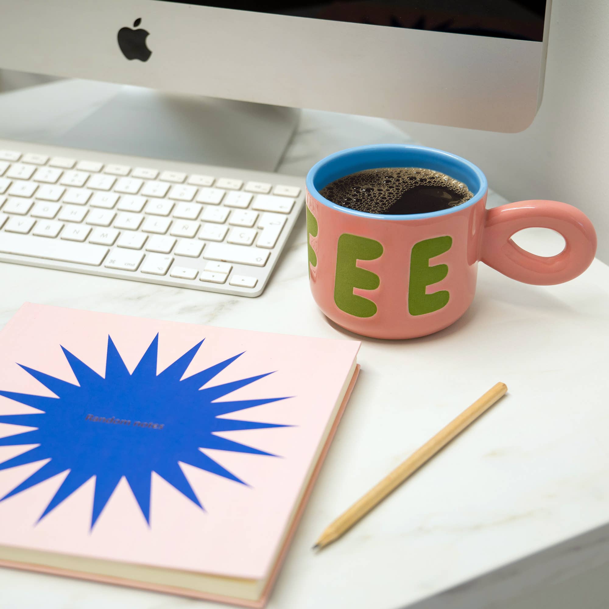 Pinke Tasse „COFFEE“ (ab Mitte Nov)