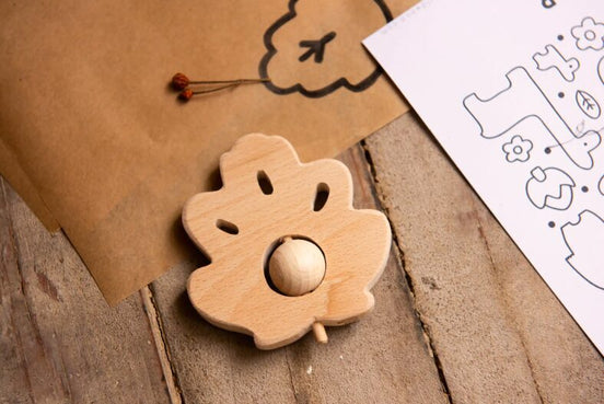 Greifling aus Holz, Blatt Ahorn